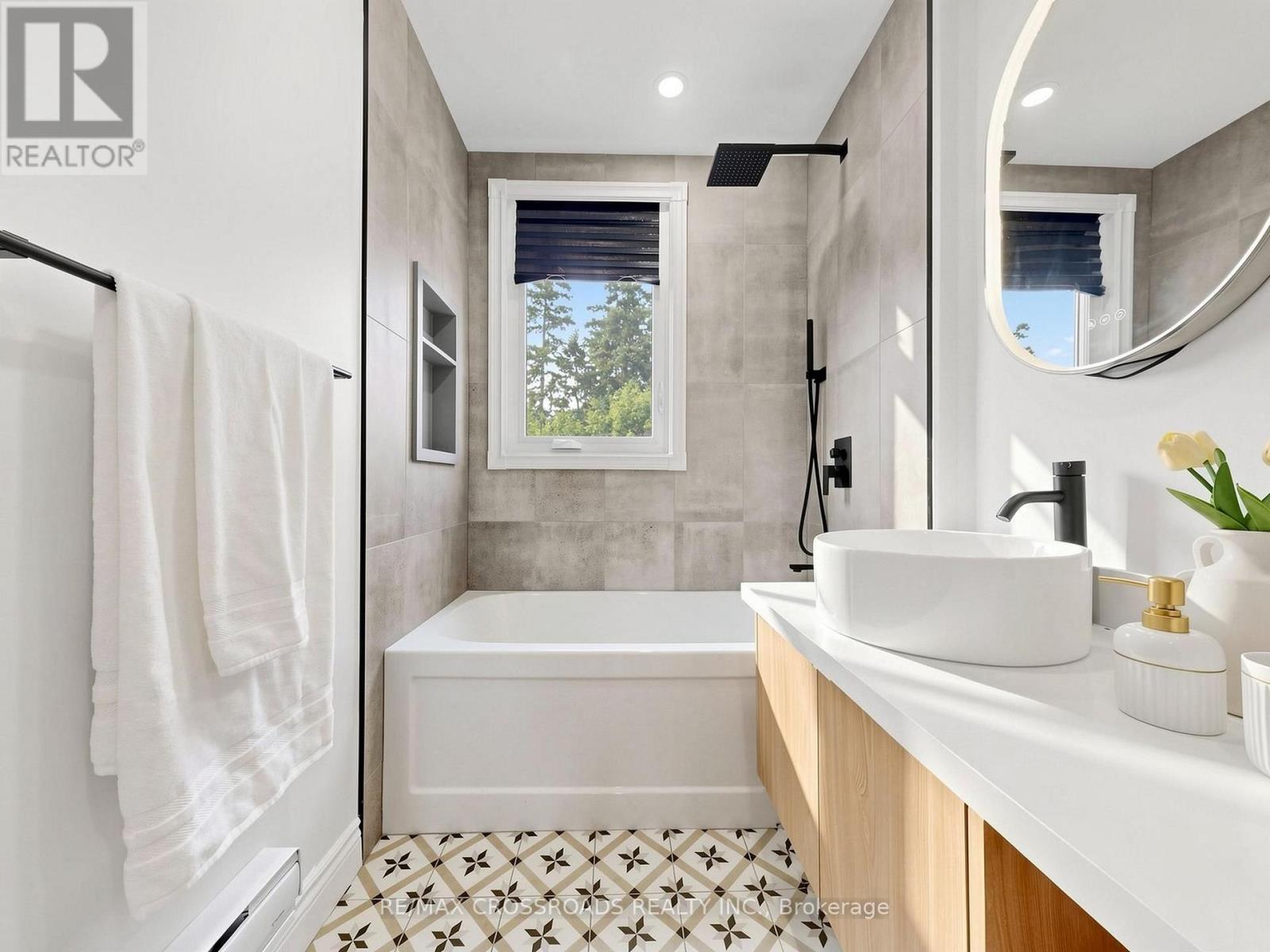 548 GLEBEHOLME BOULEVARD - Image 33