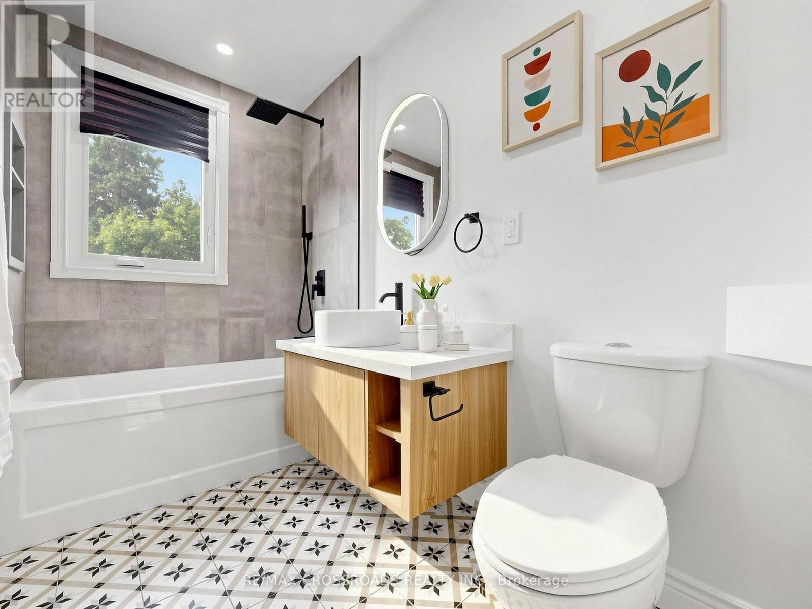 548 GLEBEHOLME BOULEVARD - Image 34