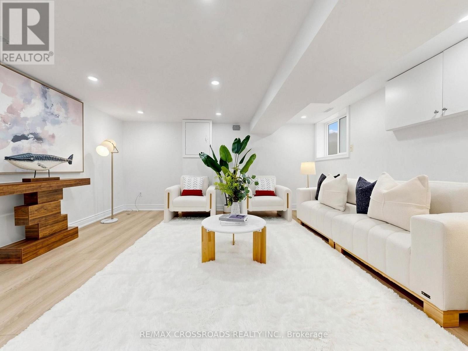 548 GLEBEHOLME BOULEVARD - Image 35