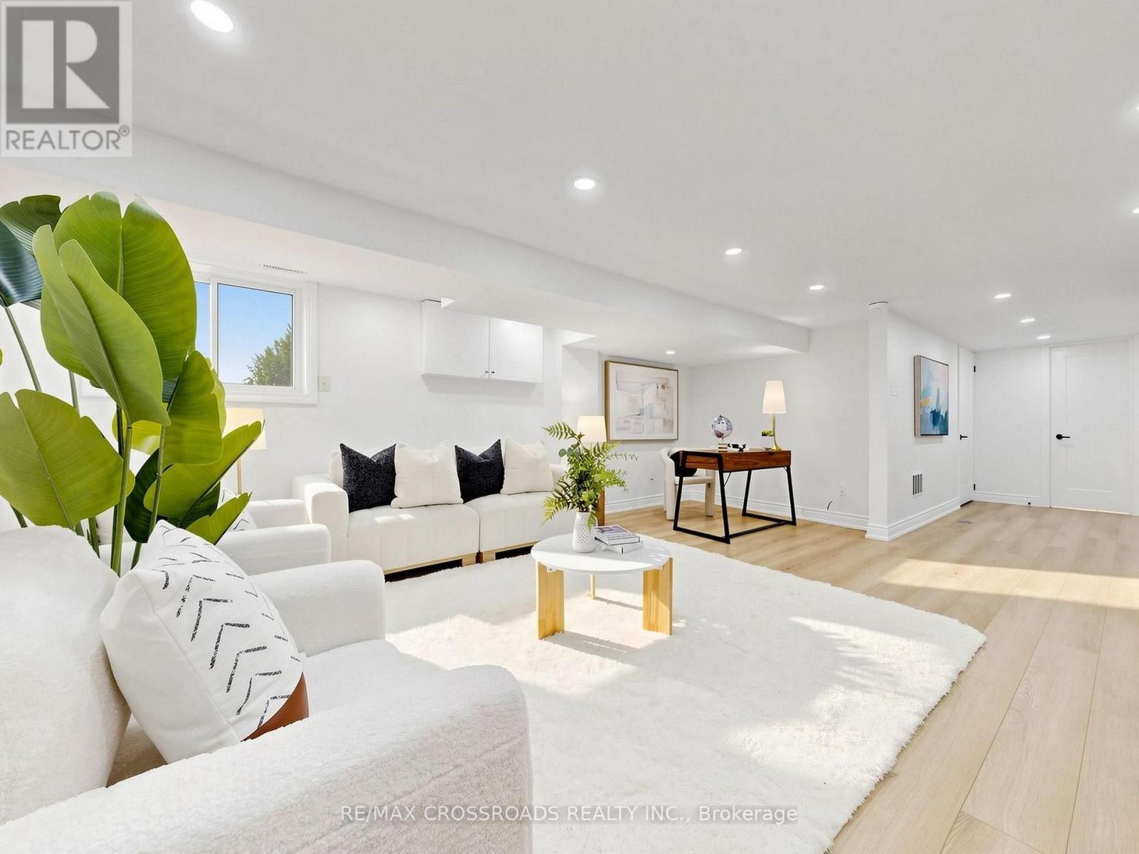 548 GLEBEHOLME BOULEVARD - Image 37