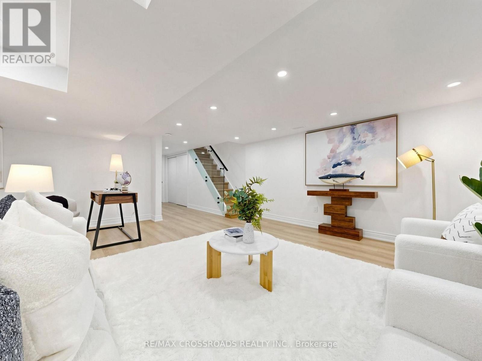 548 GLEBEHOLME BOULEVARD - Image 38