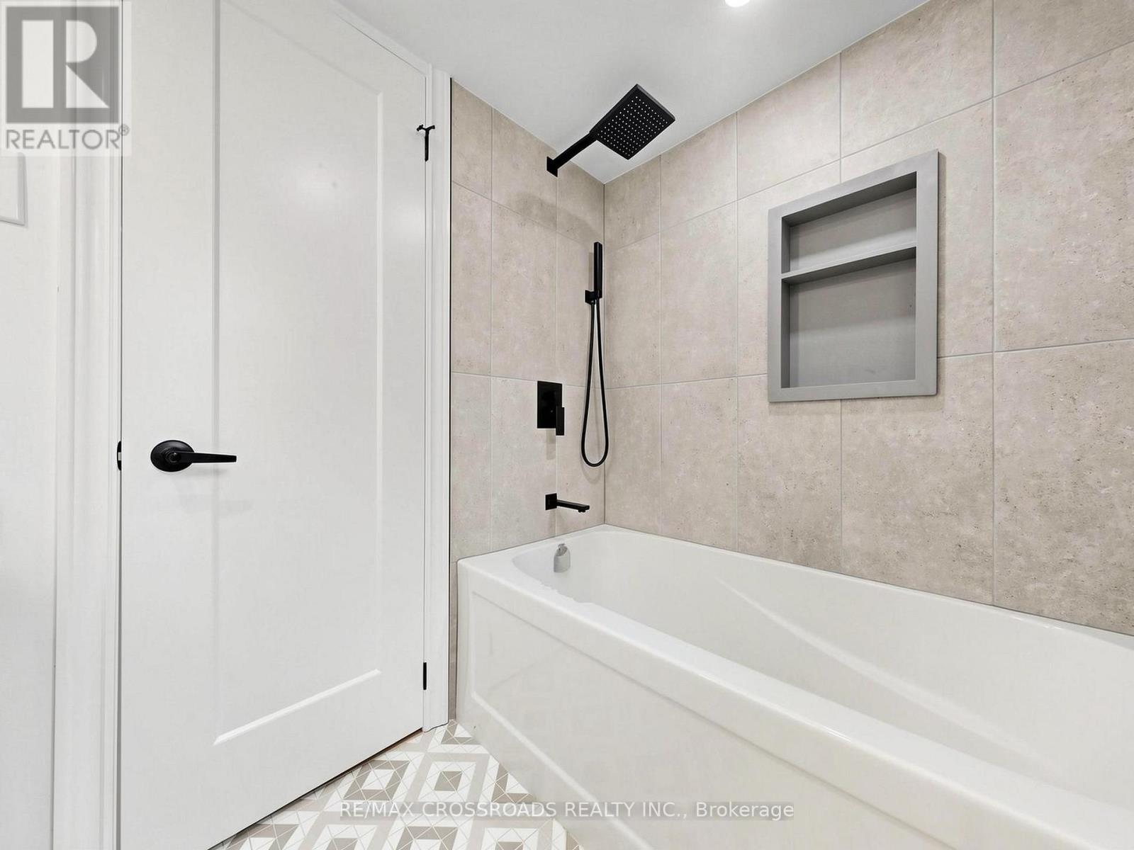 548 GLEBEHOLME BOULEVARD - Image 44