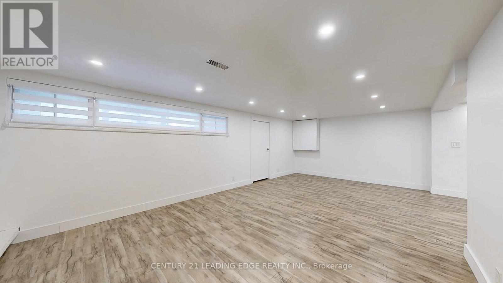 70 WEXFORD BOULEVARD - Image 36