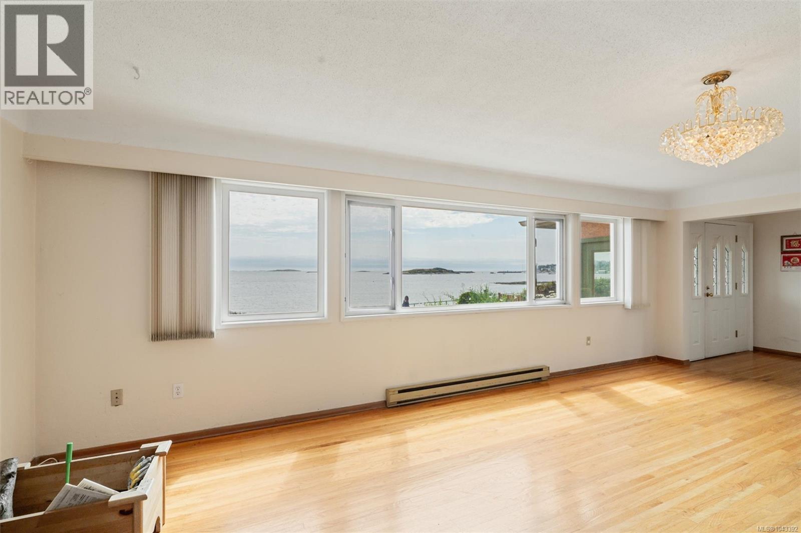 2168 Esplanade - 6