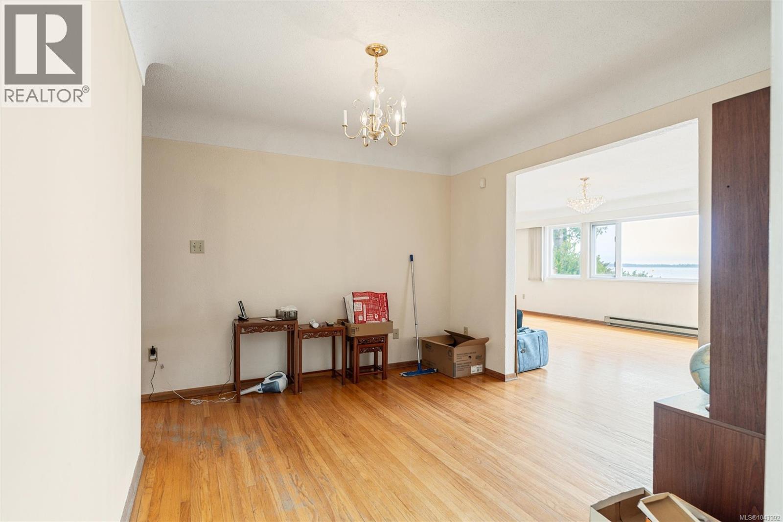 2168 Esplanade - 16