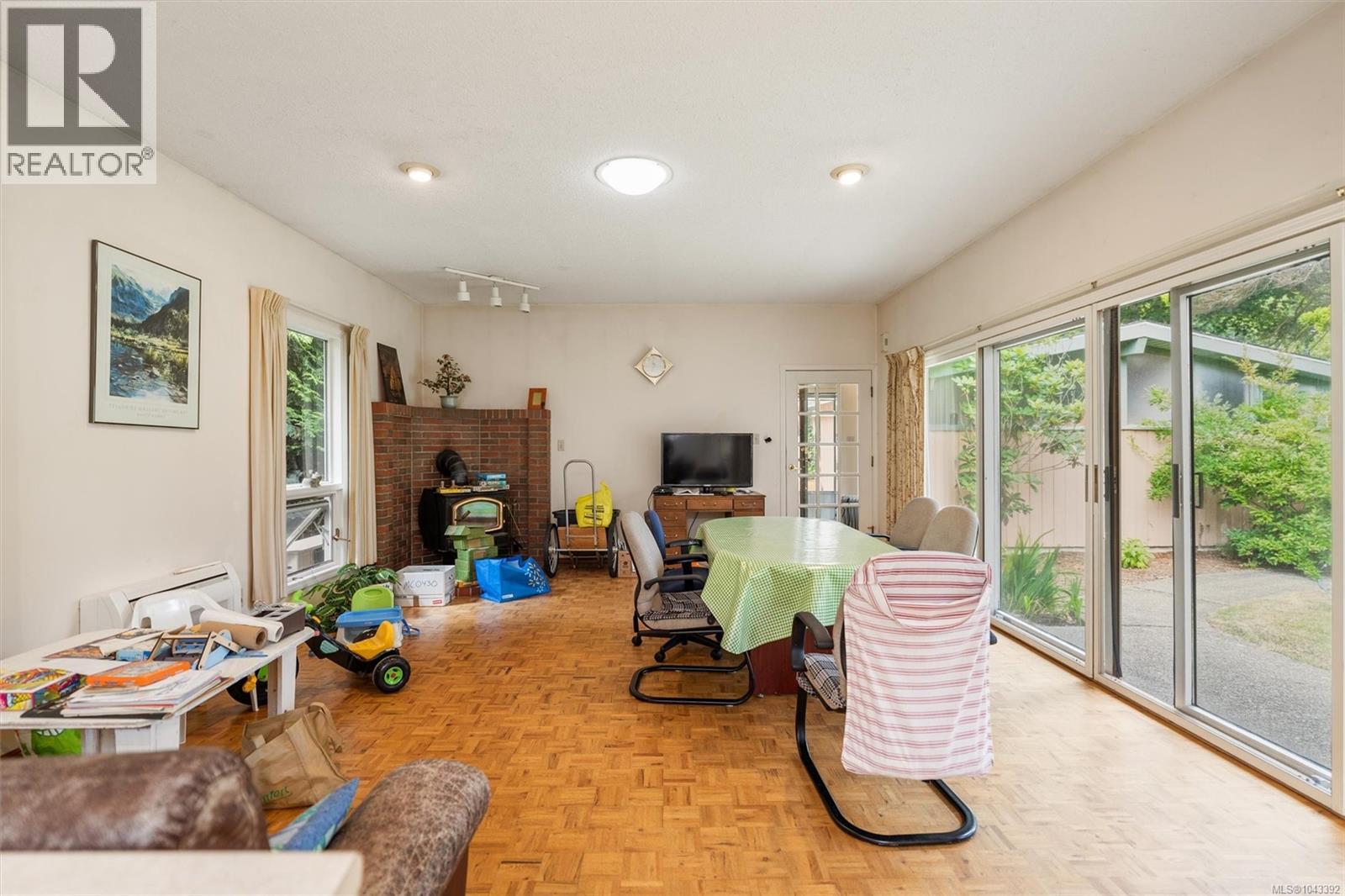 2168 Esplanade - 10
