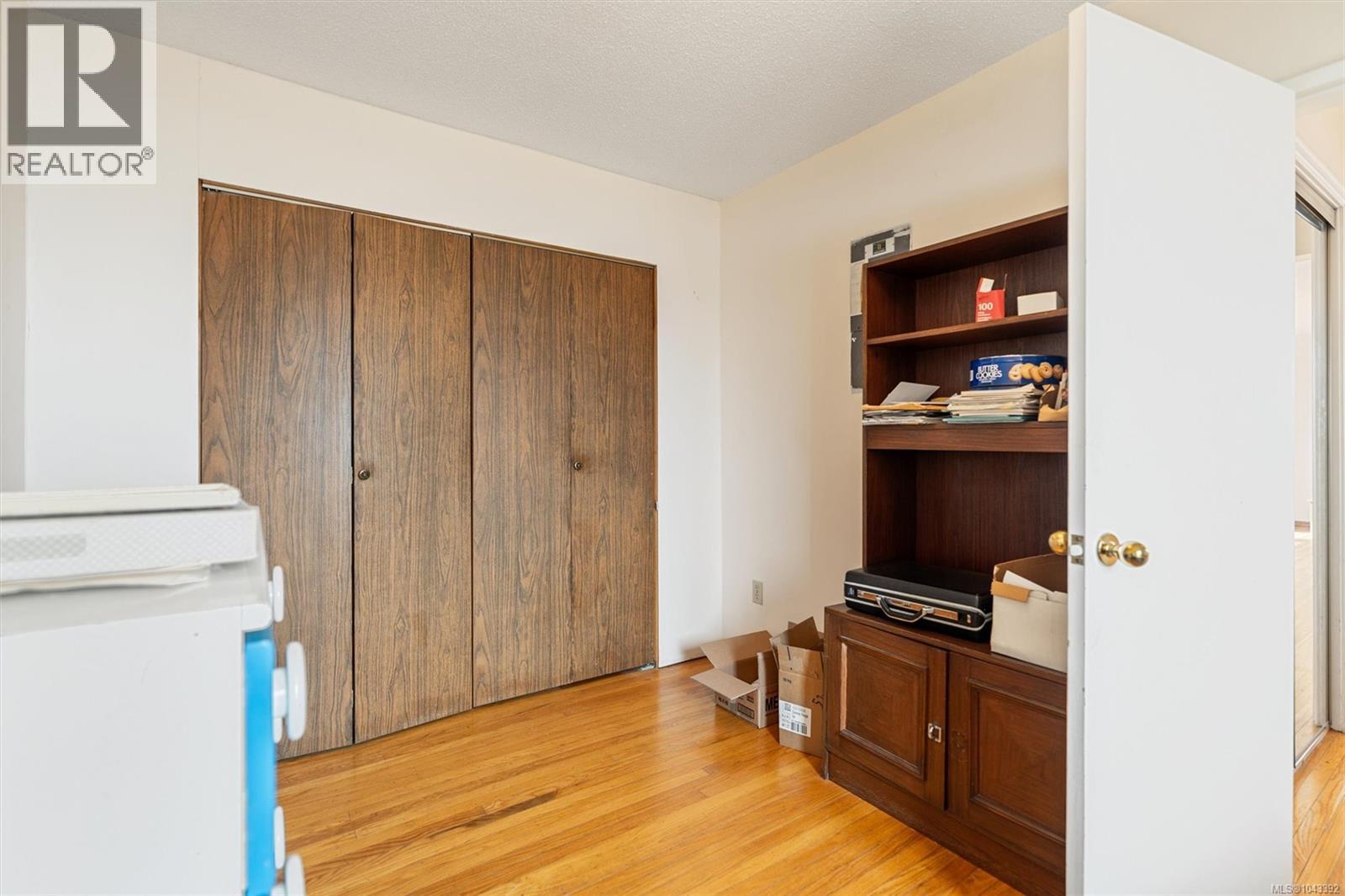 2168 Esplanade - 17