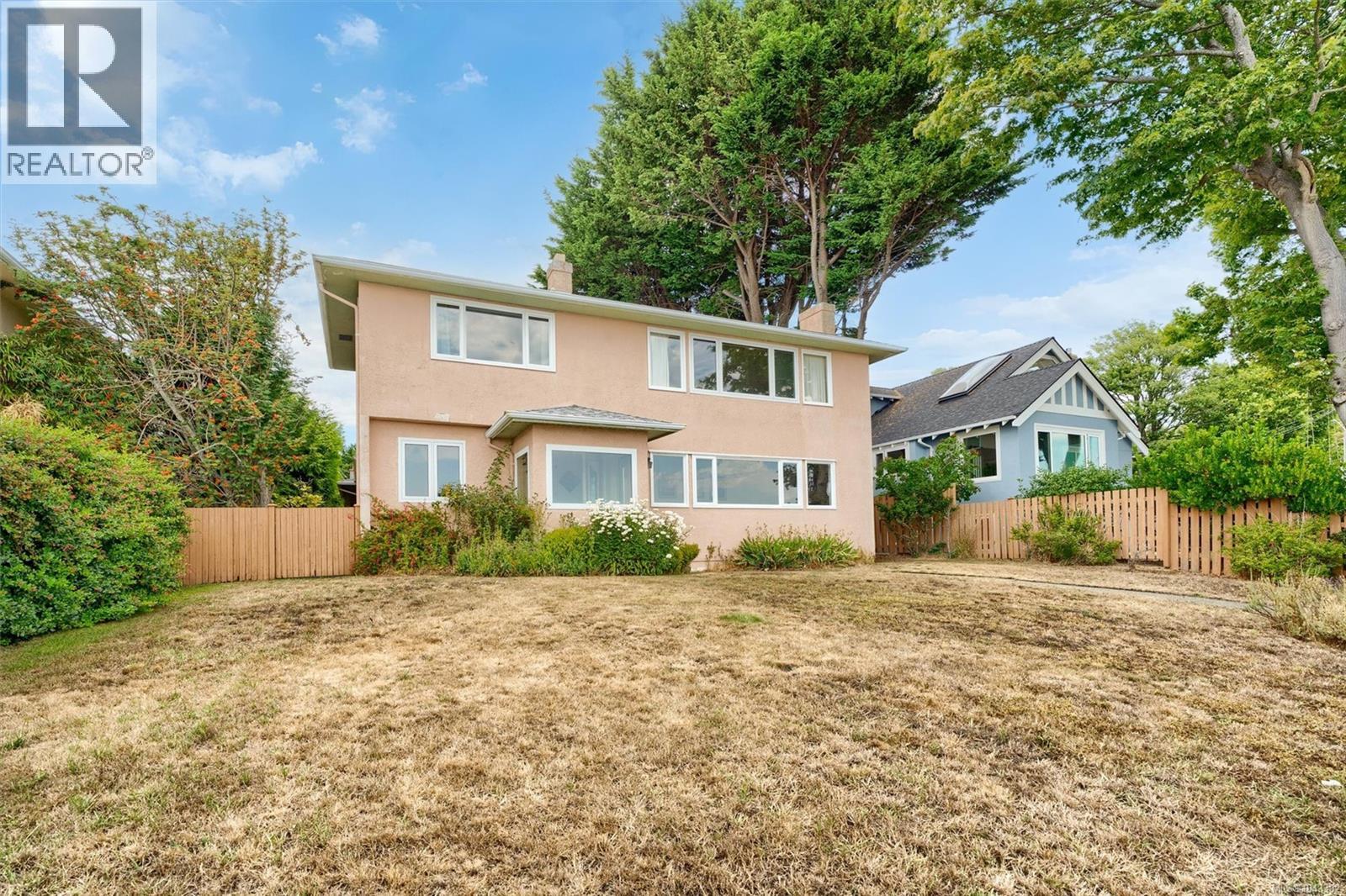 2168 Esplanade - 45