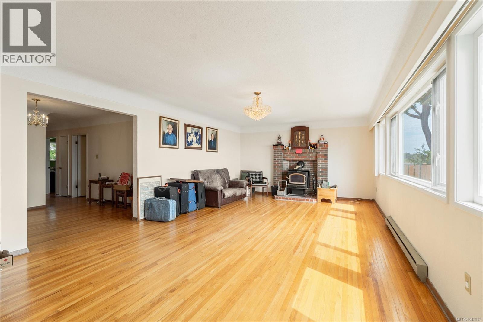 2168 Esplanade - 8