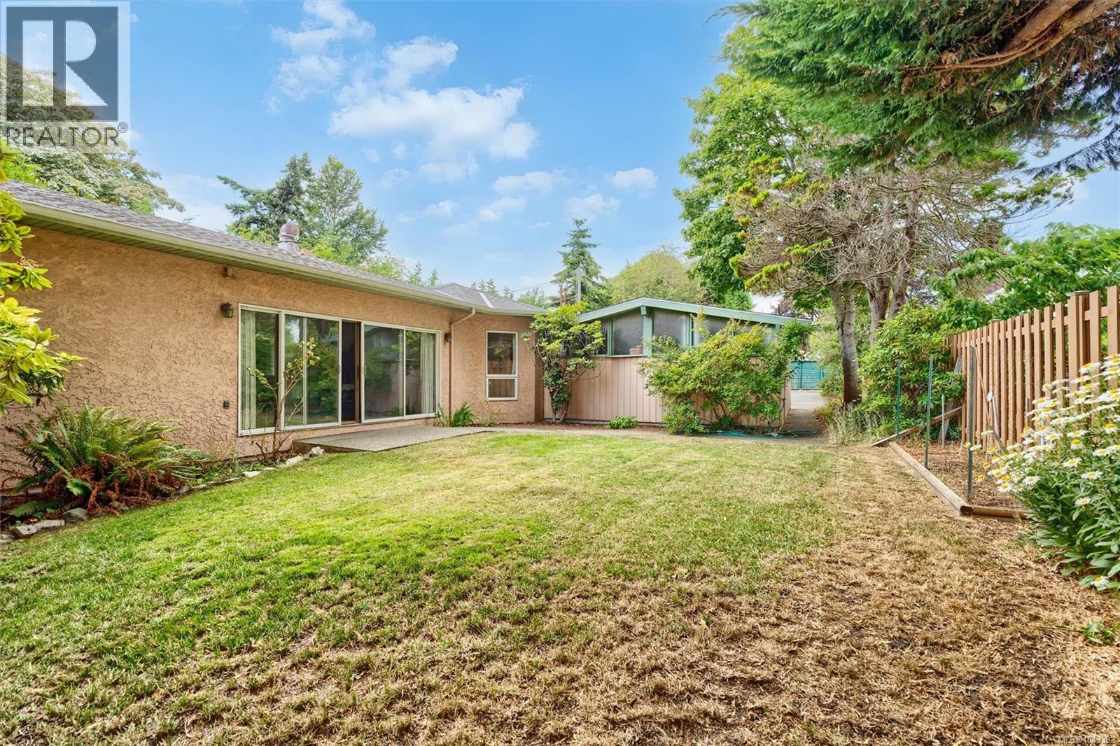 2168 Esplanade - 54