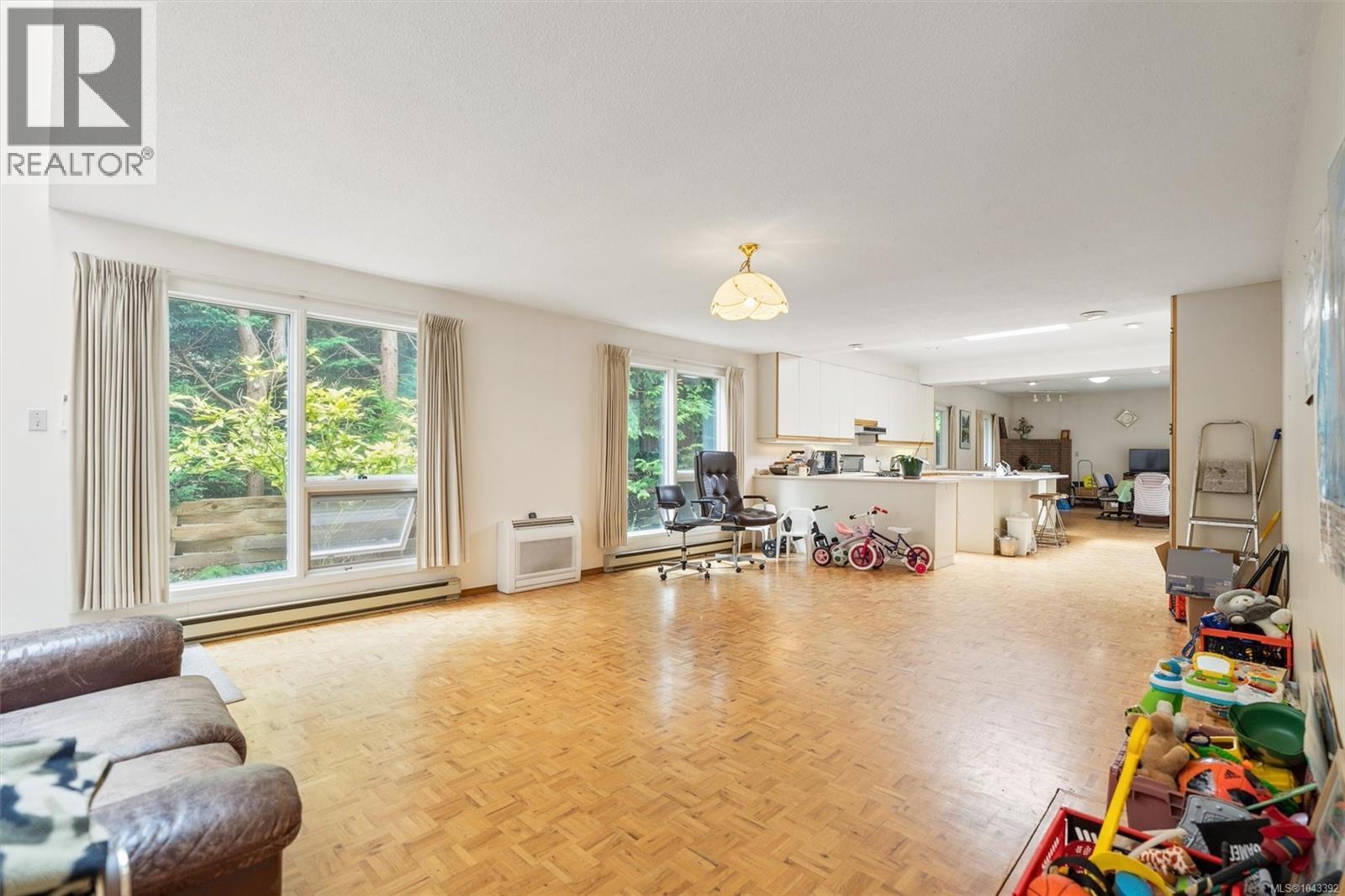 2168 Esplanade - 15