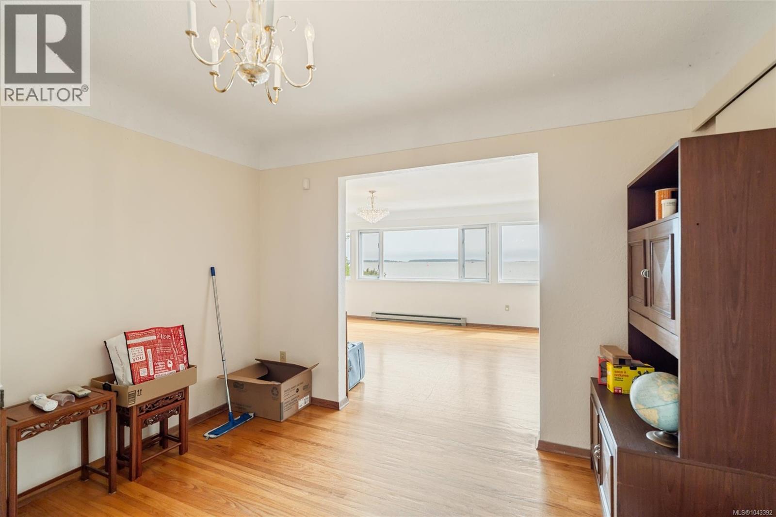 2168 Esplanade - 20