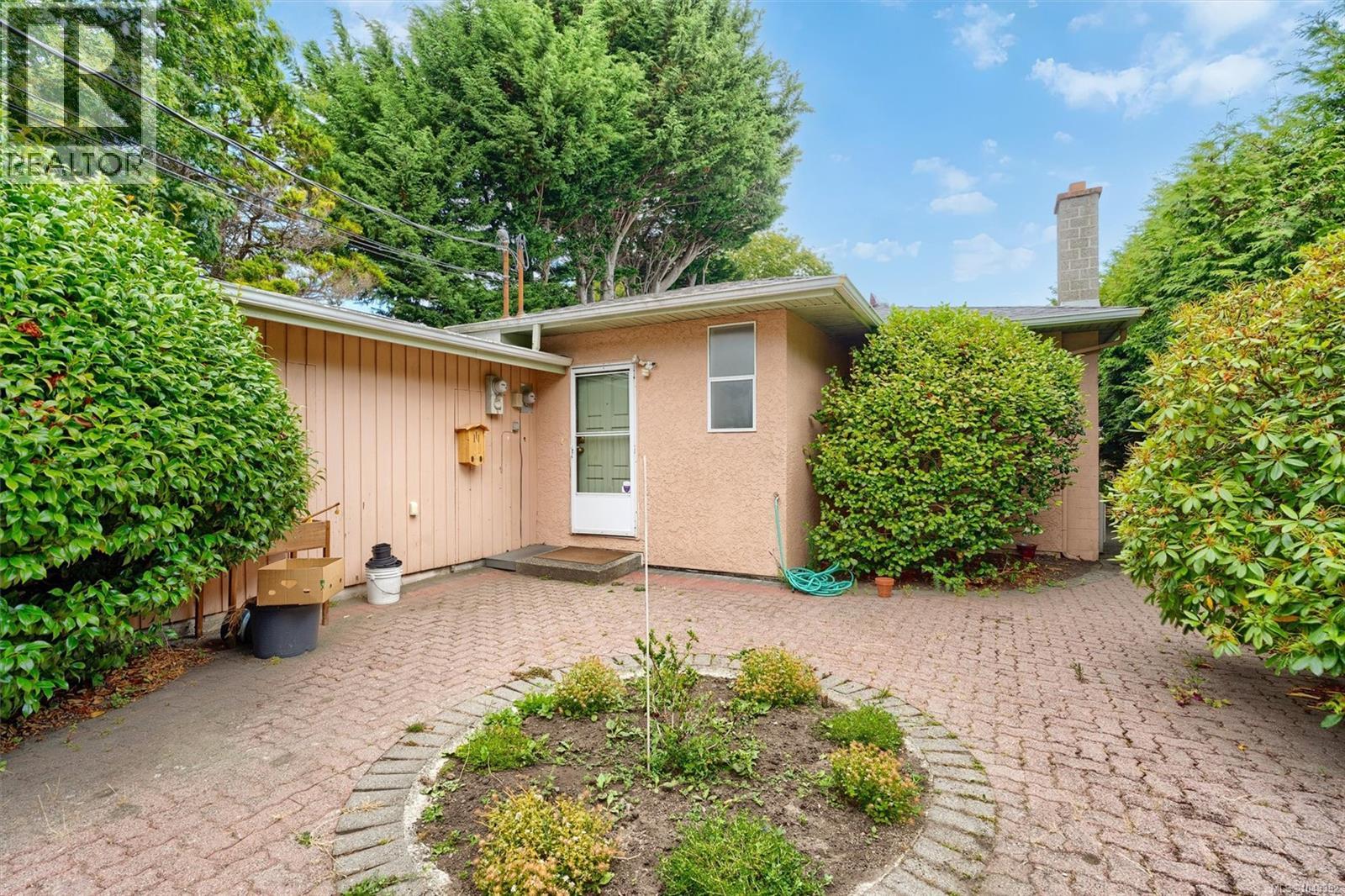 2168 Esplanade - 48