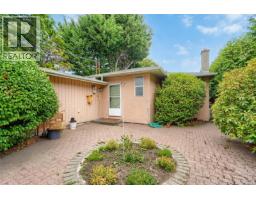 2168 Esplanade, Oak Bay, BC V8R2W1 Photo 48