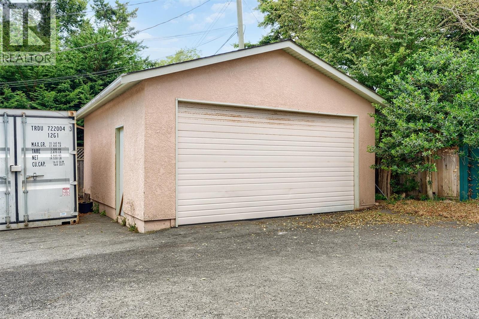 2168 Esplanade - 52