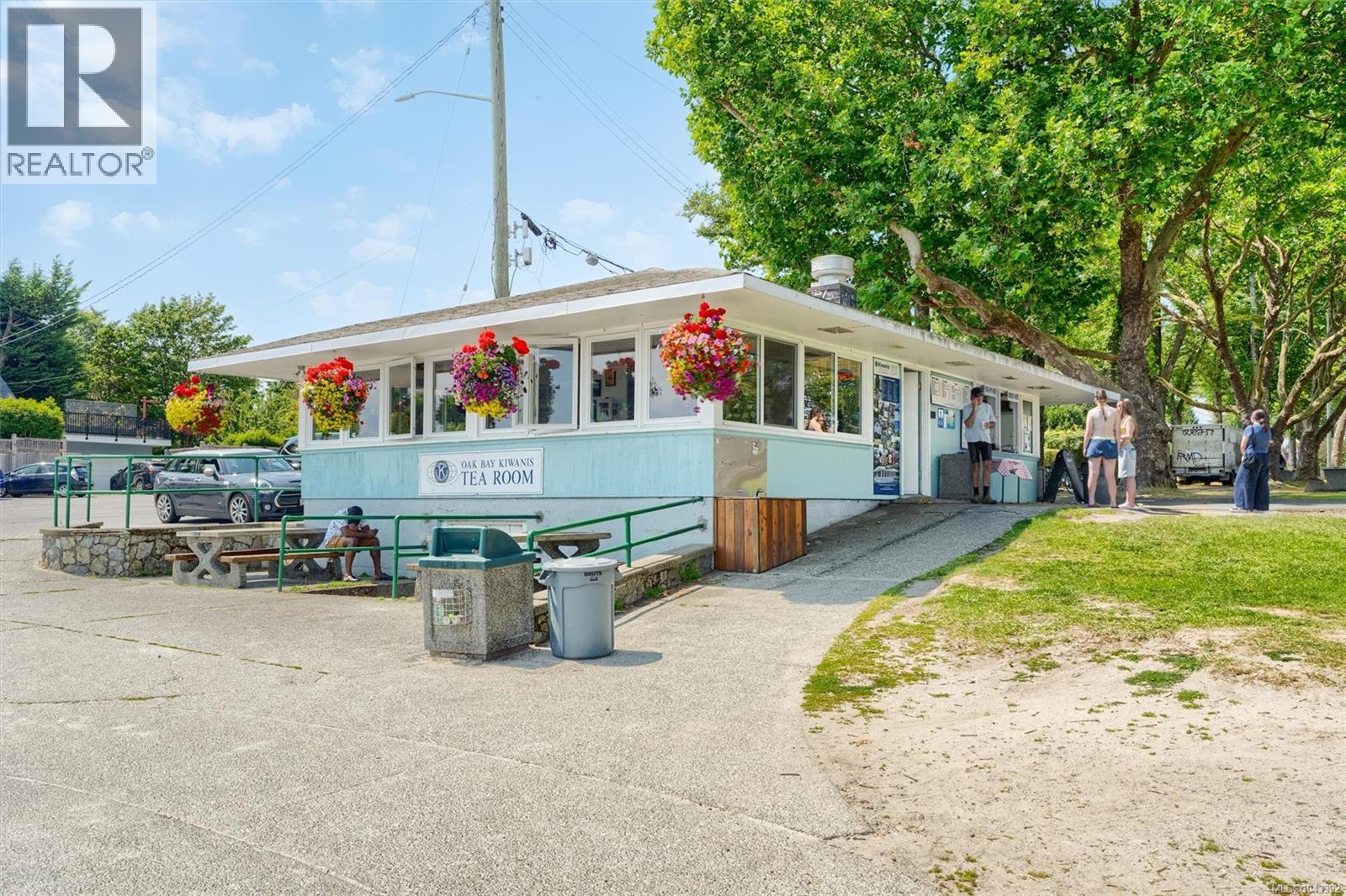 2168 Esplanade - 60