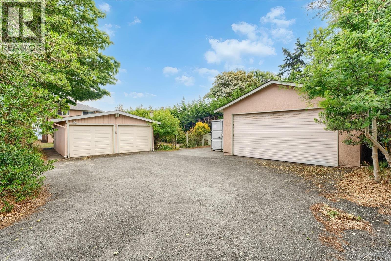 2168 Esplanade - 50