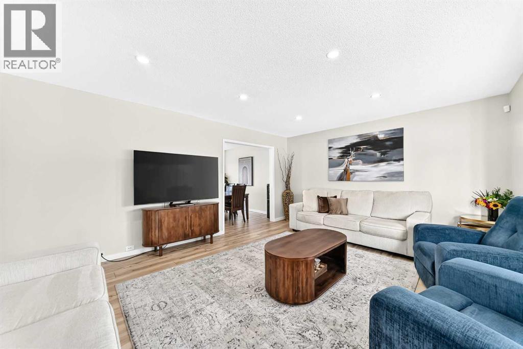 4 Marbrooke Circle NE, Marlborough, Calgary photo 5