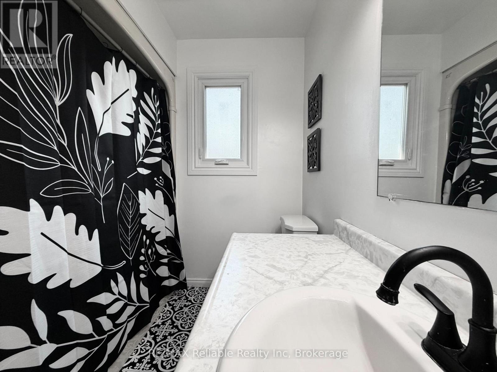 17 SUNCOAST DRIVE W - 17