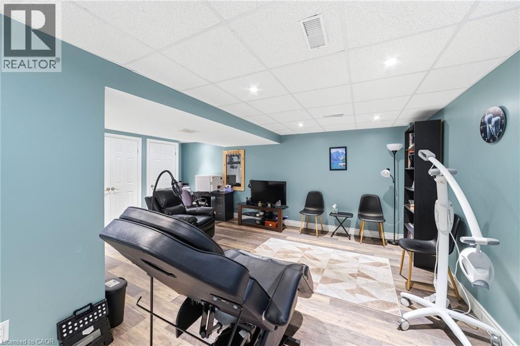 #21 1771 UPPER WENTWORTH Street - 35