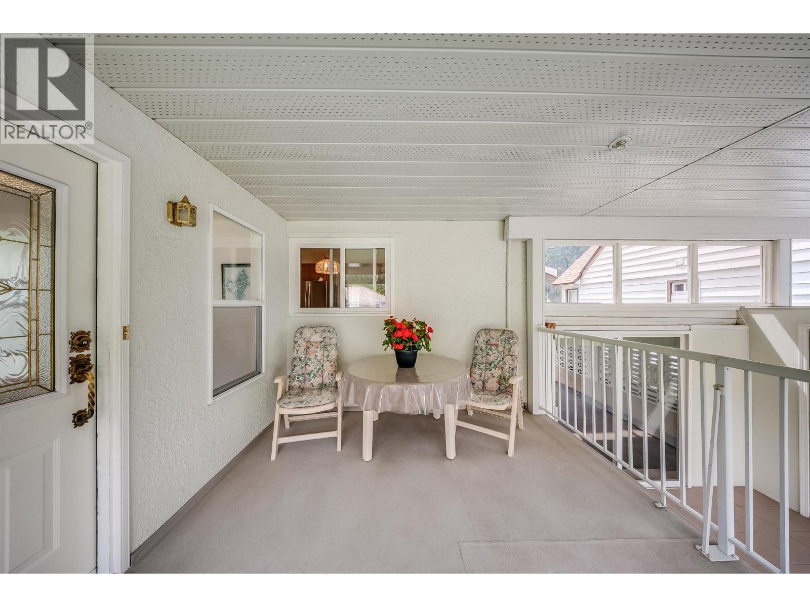 3311 Dahlia Crescent - 14