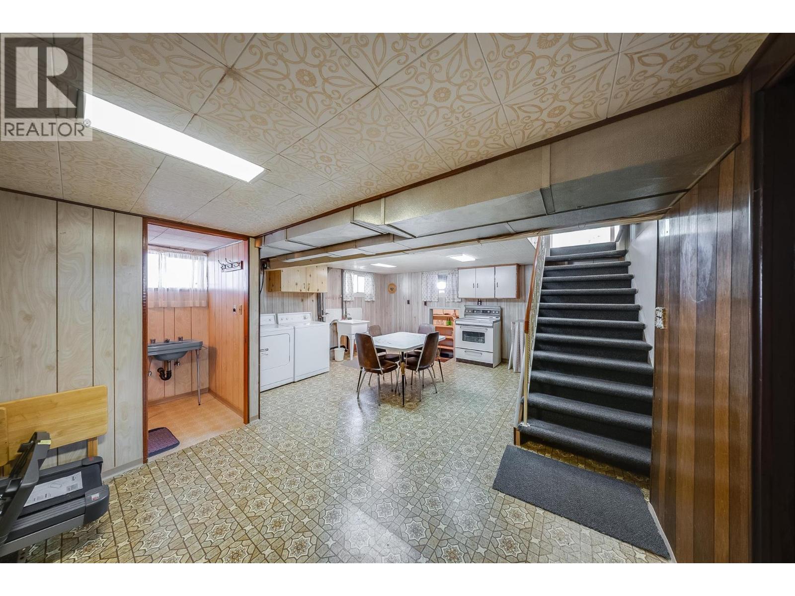 3311 Dahlia Crescent - 24