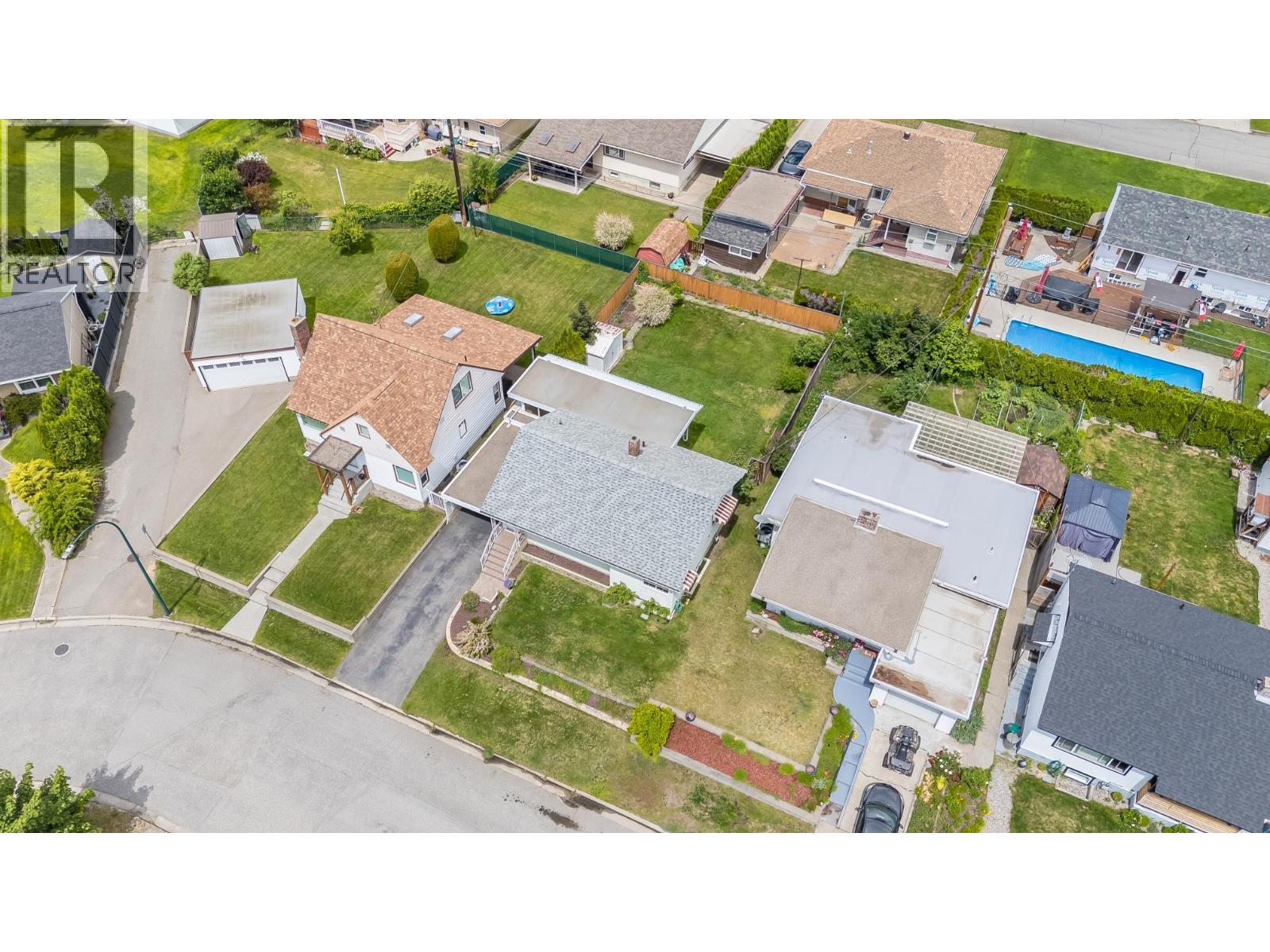 3311 Dahlia Crescent - 41
