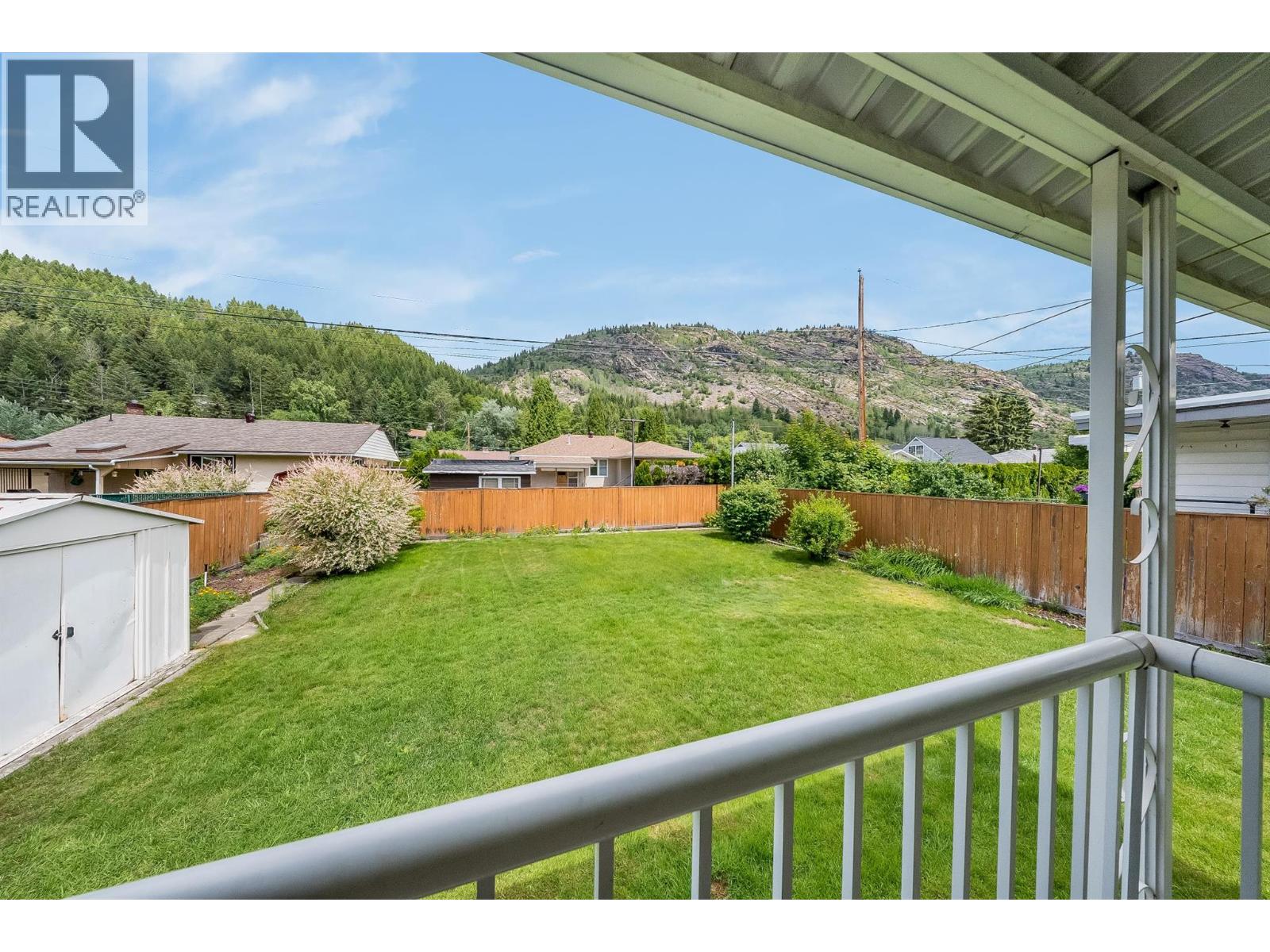 3311 Dahlia Crescent - 36