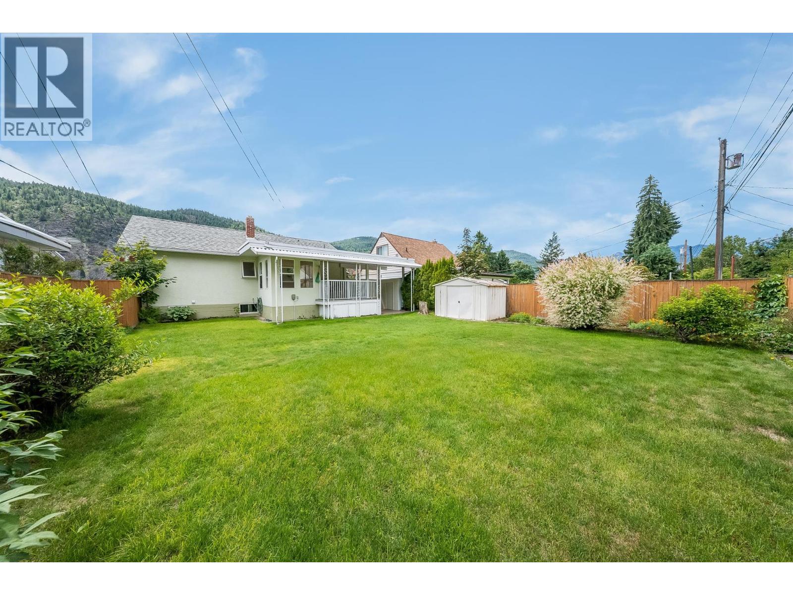 3311 Dahlia Crescent - 2