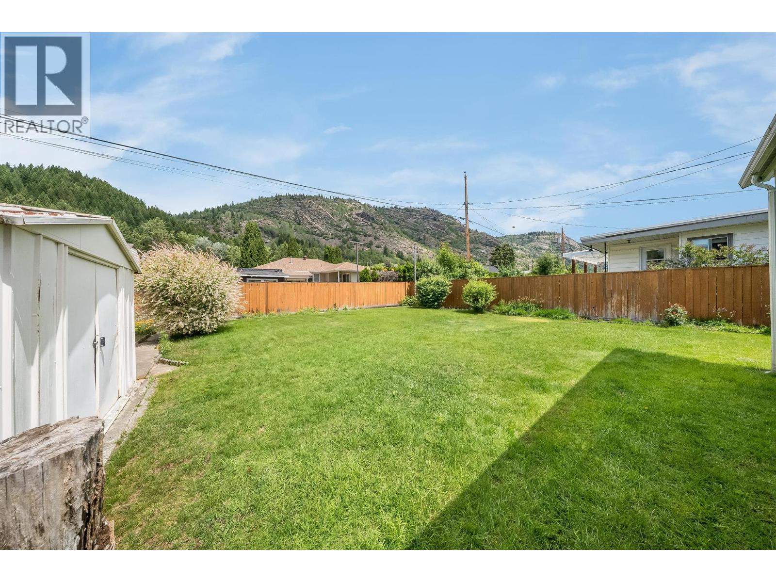 3311 Dahlia Crescent - 38