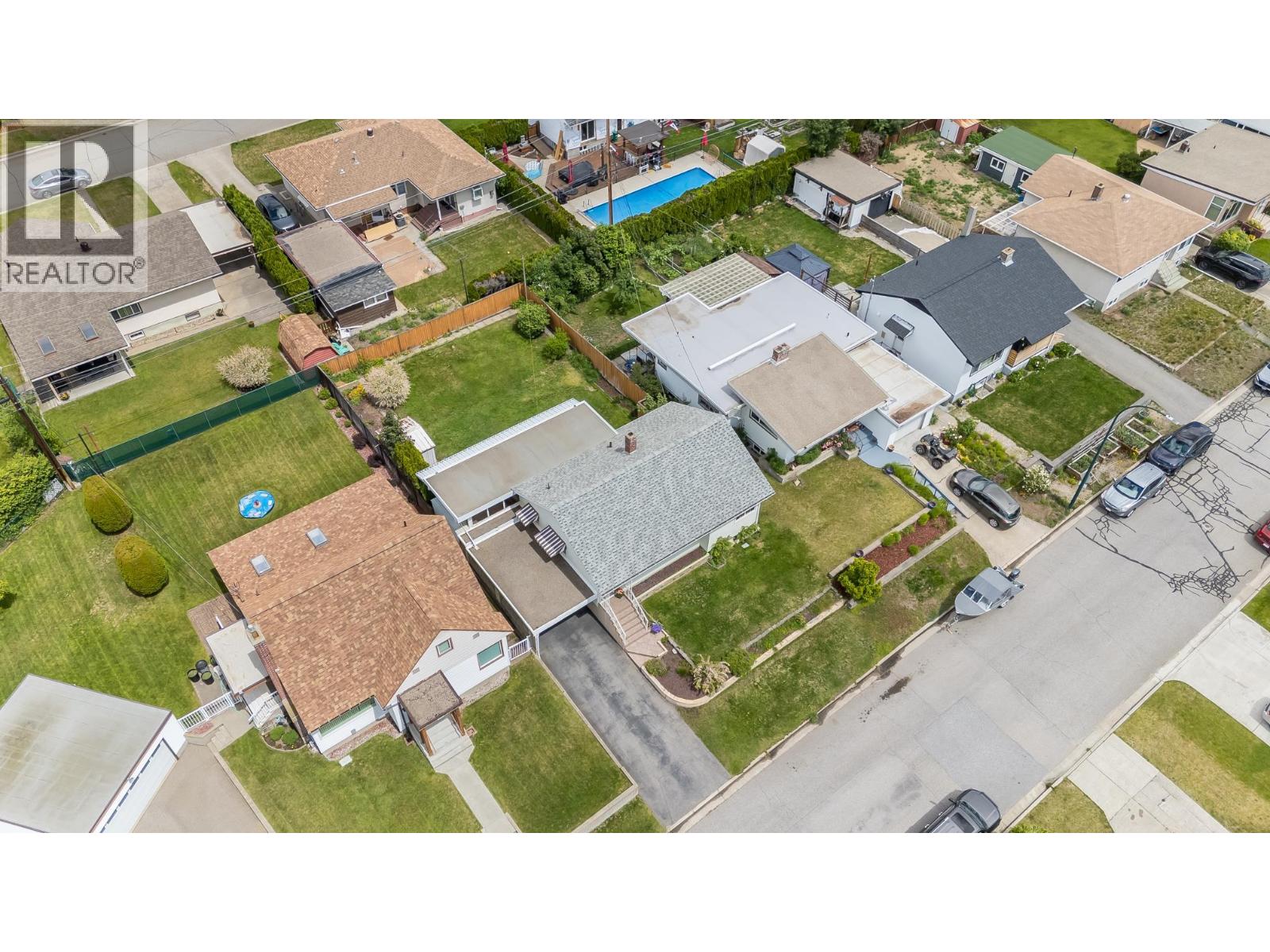 3311 Dahlia Crescent - 39