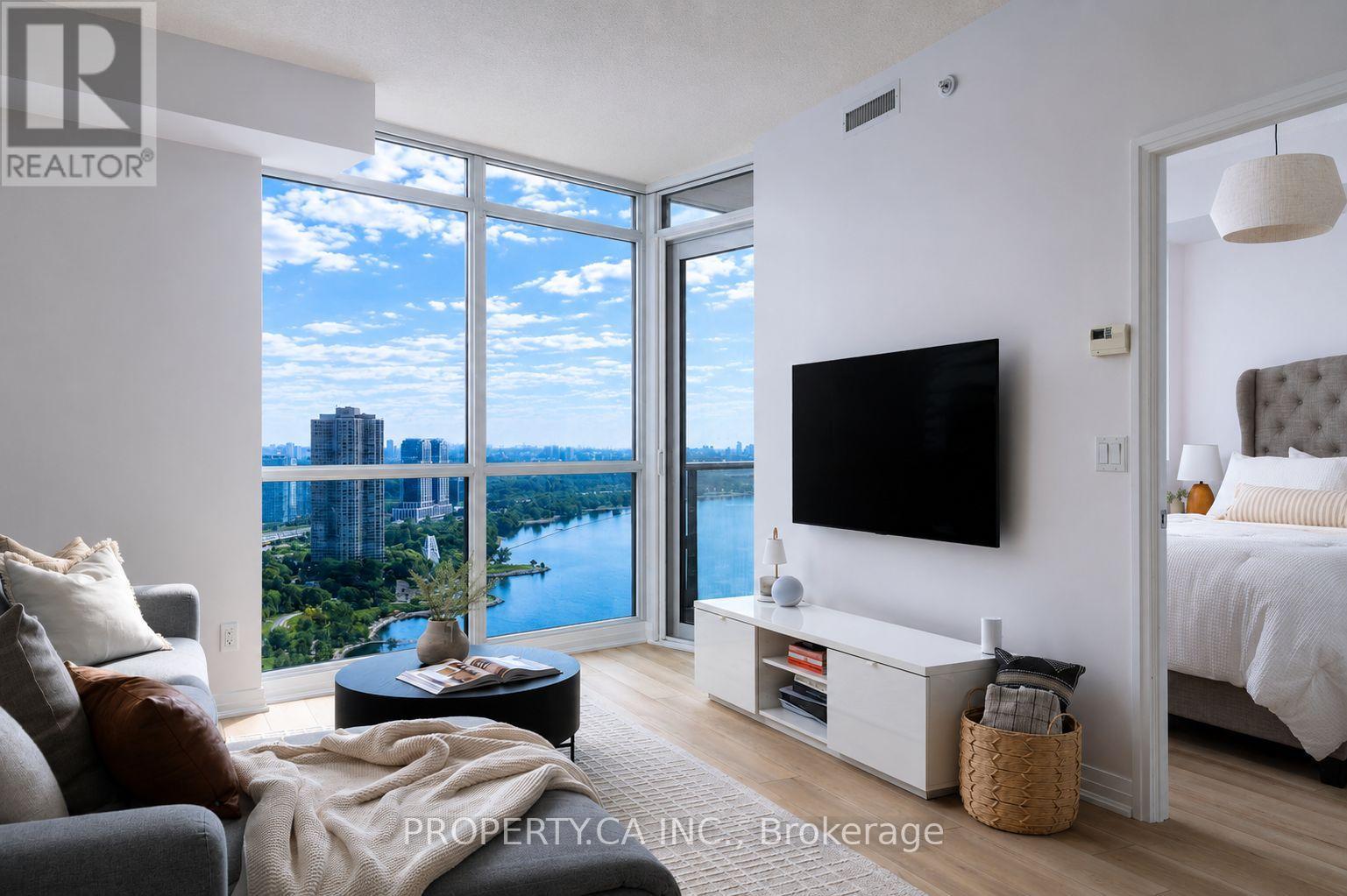 #3302 59 ANNIE CRAIG DRIVE - 1