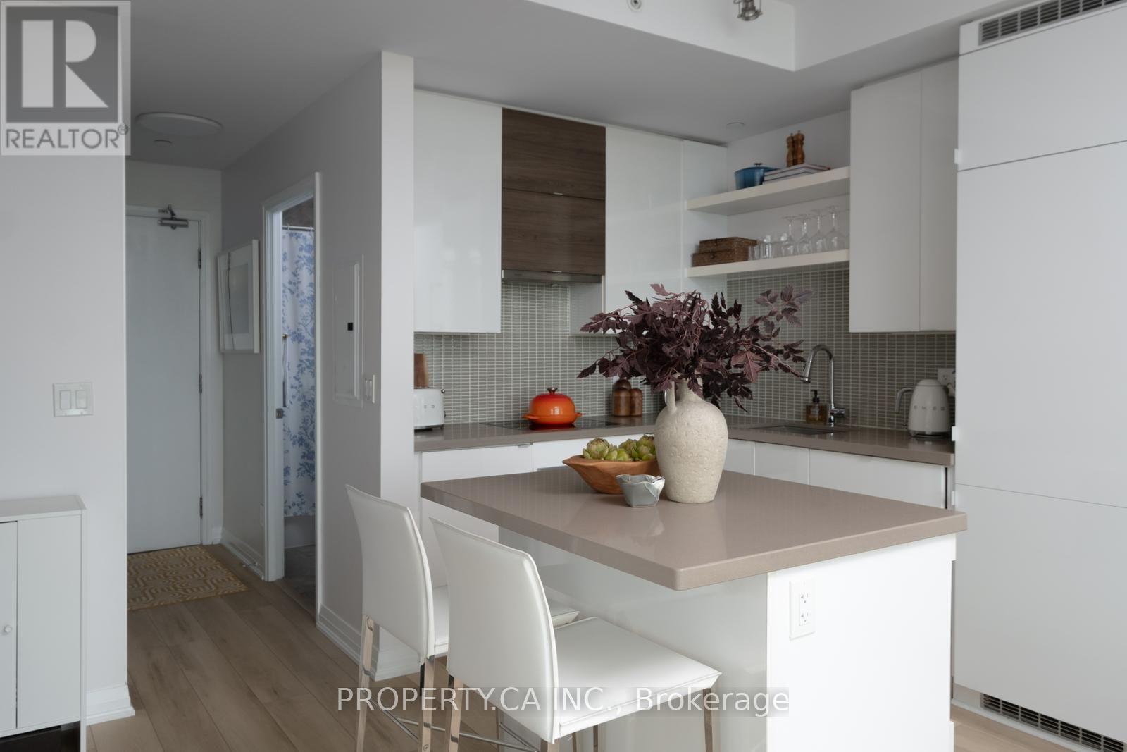 #3302 59 ANNIE CRAIG DRIVE - 14