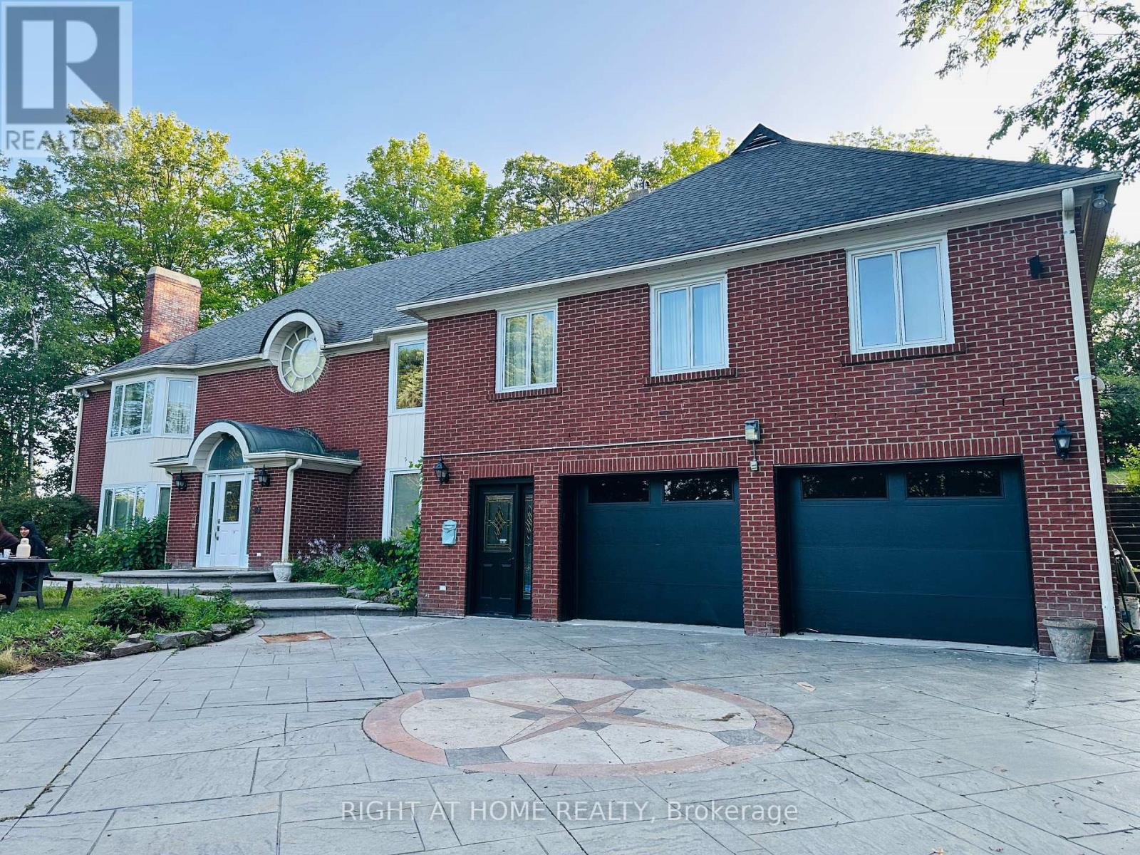 12 KEILY CRESCENT E - 1