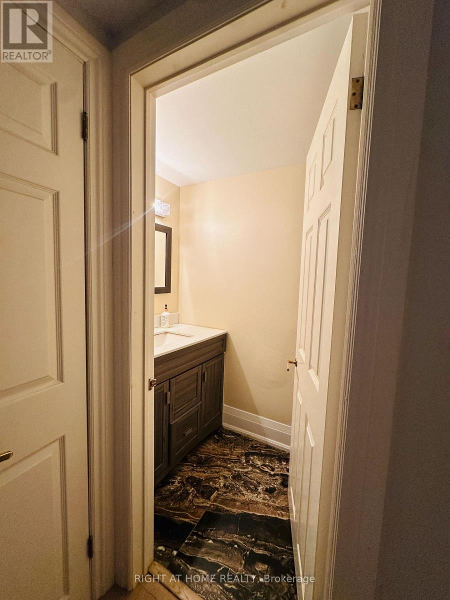 12 KEILY CRESCENT E - 28