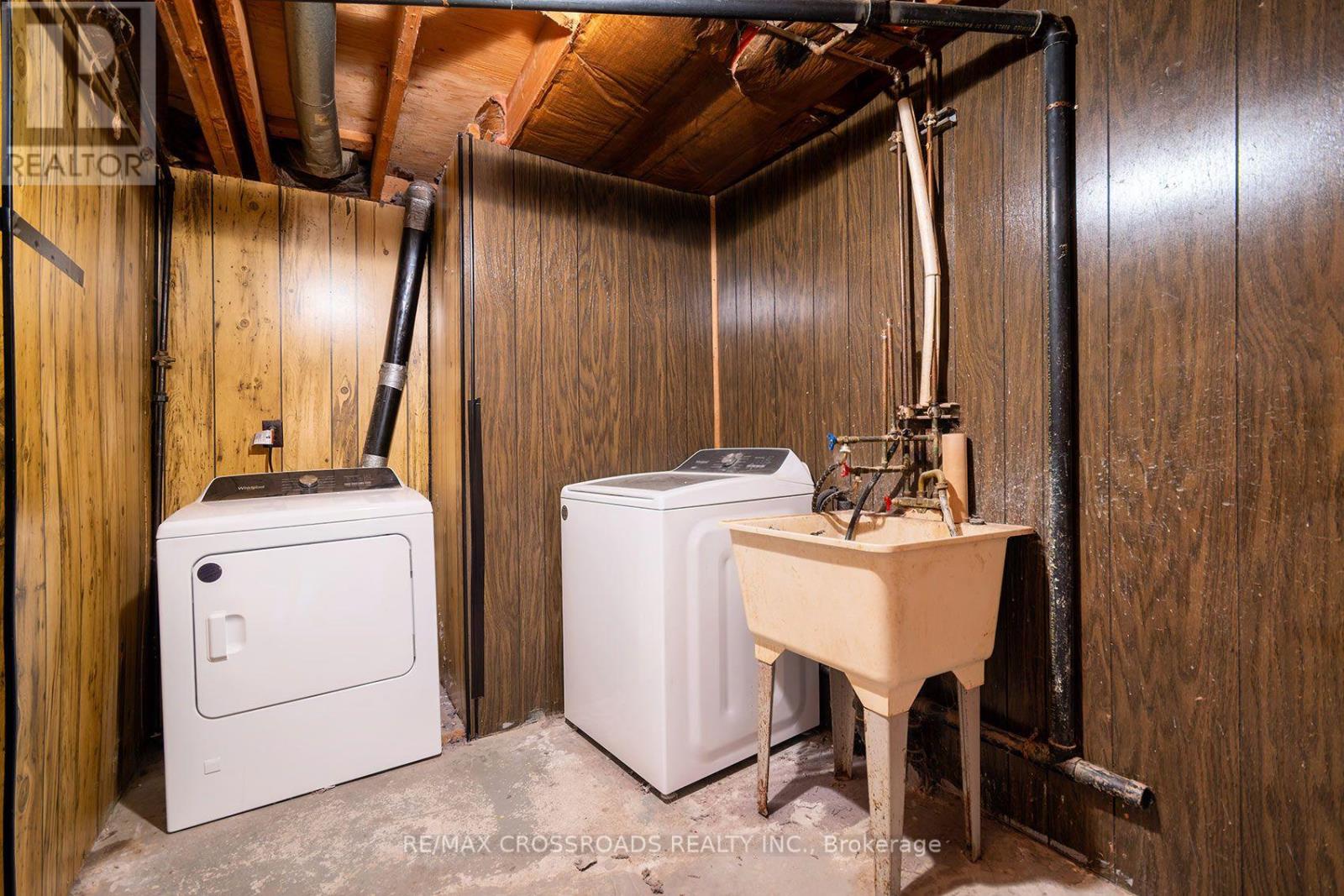 54 OMEGA SQUARE - Image 29