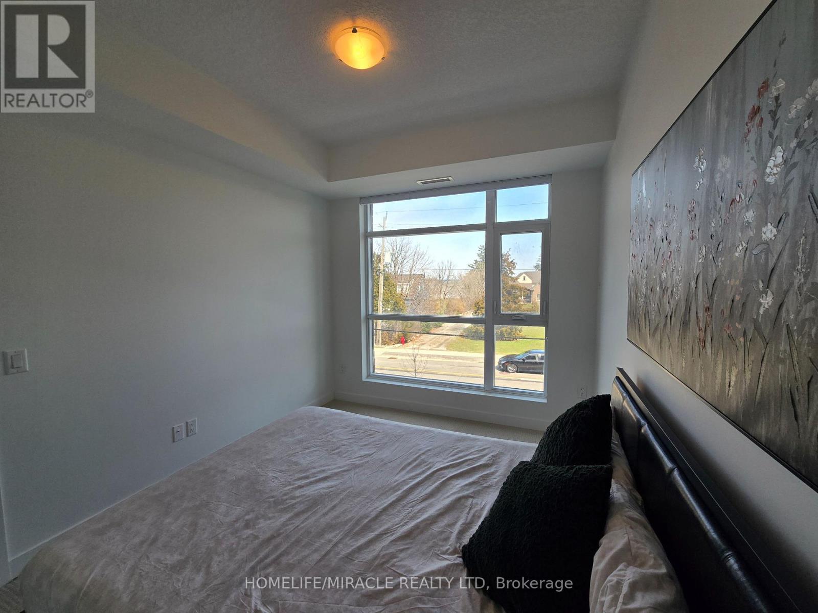 #213 600 NORTH SERVICE ROAD - 21