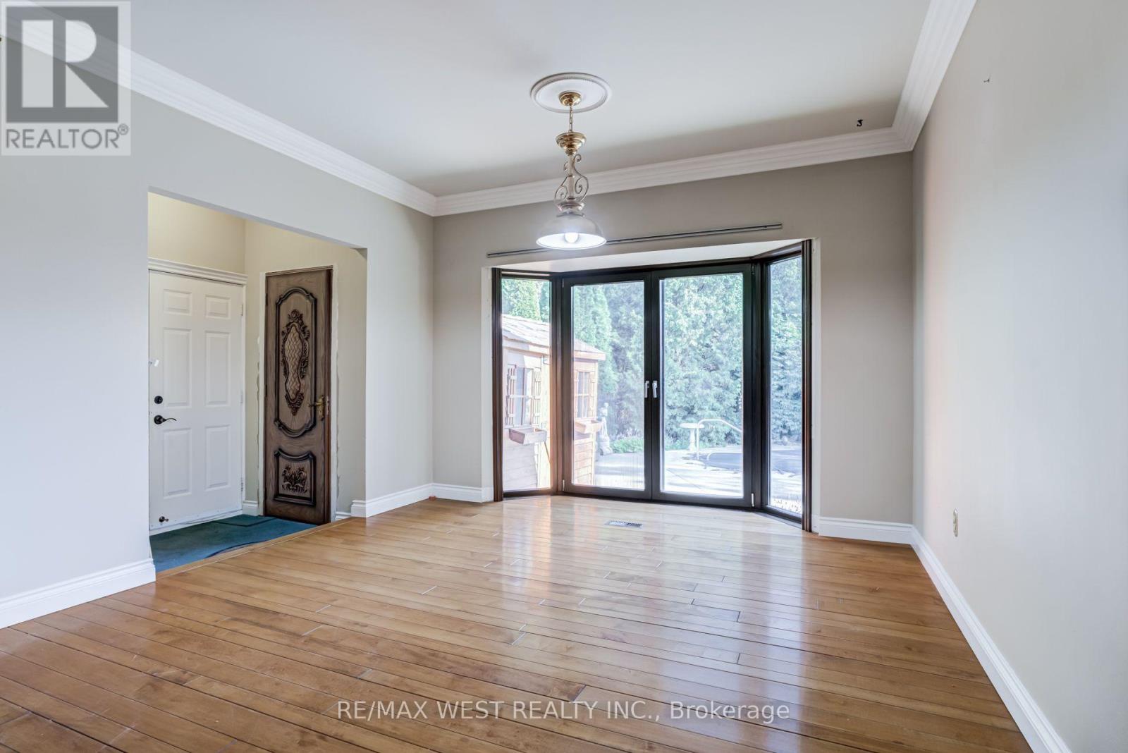 54 LYNNDALE ROAD - 13
