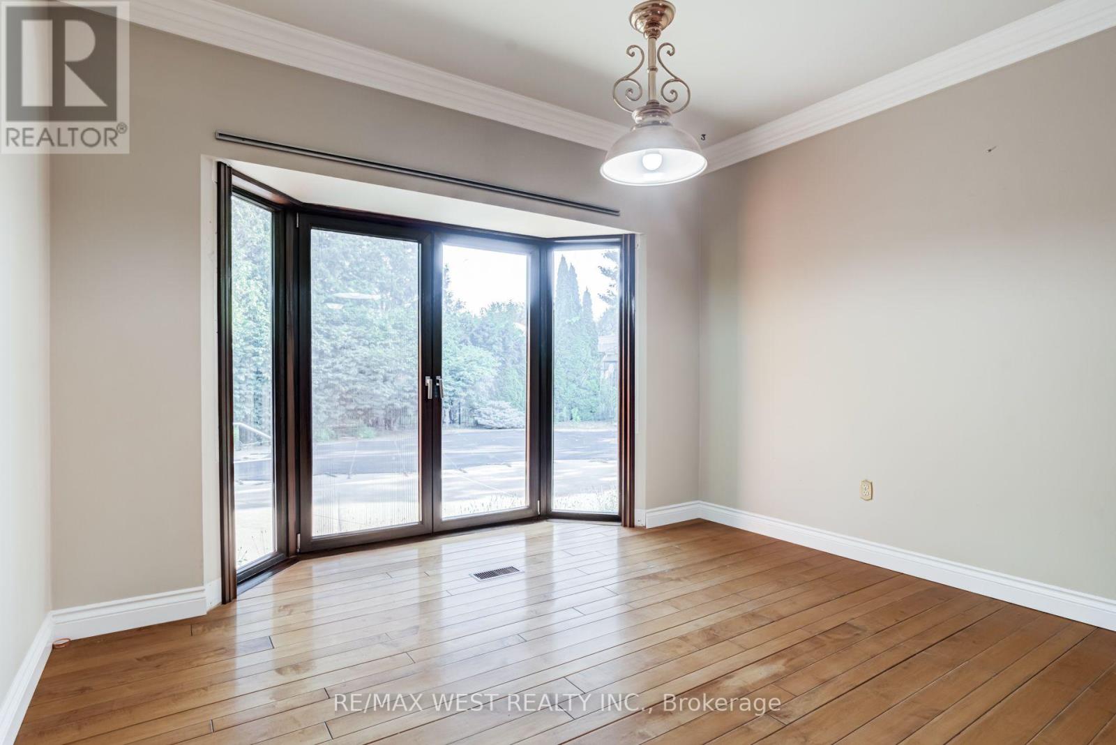 54 LYNNDALE ROAD - 14