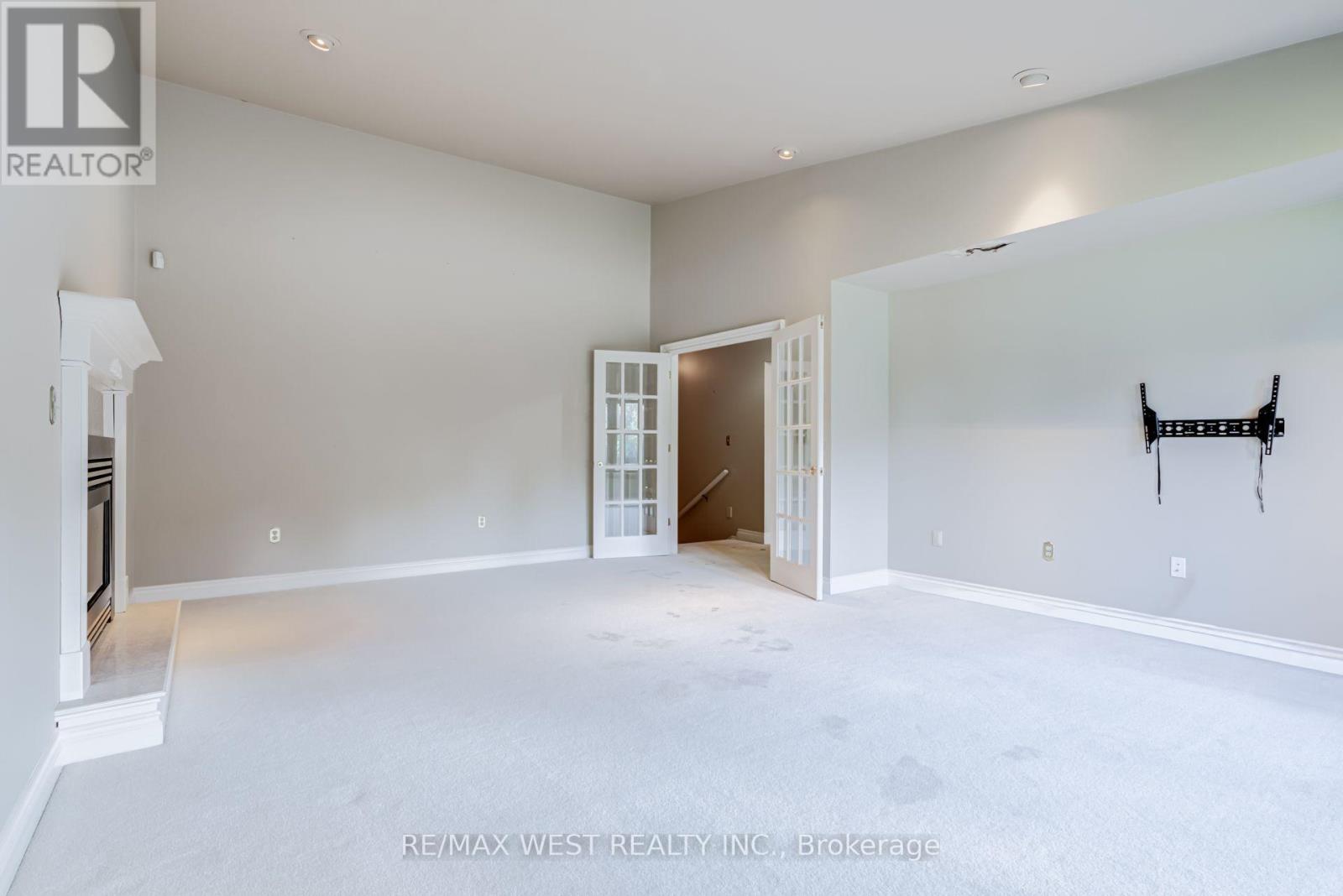 54 LYNNDALE ROAD - 16