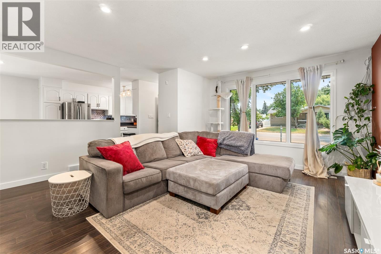 112 Tremaine AVENUE - 3