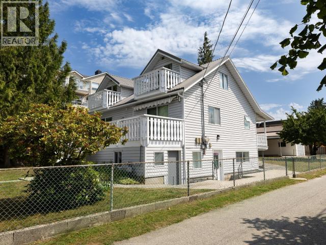 6892 BURNABY STREET, Powell River