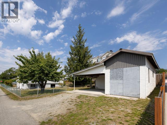 6892 BURNABY STREET, Powell River