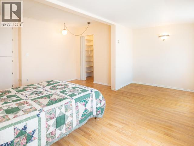 6892 BURNABY STREET - 20