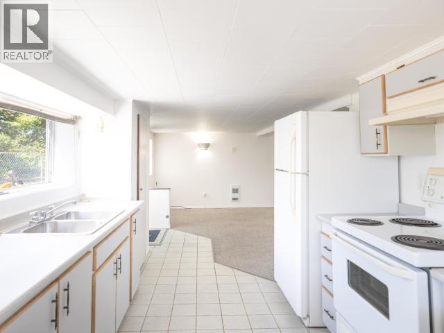 6892 BURNABY STREET - 33