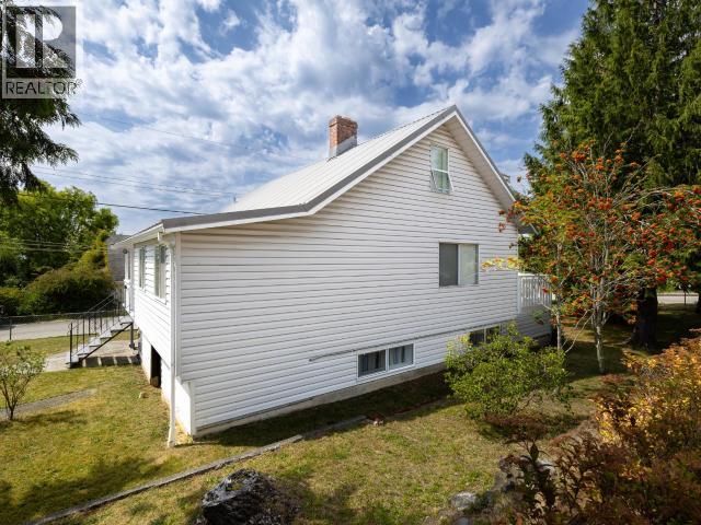 6892 BURNABY STREET - 13