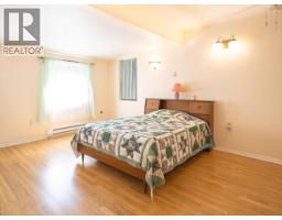 6892 Burnaby Street, Powell River, BC  Photo 19