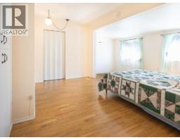 6892 Burnaby Street, Powell River, BC  Photo 18