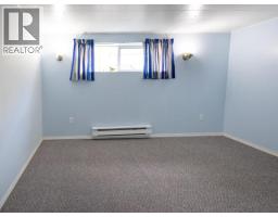 6892 Burnaby Street, Powell River, BC  Photo 37
