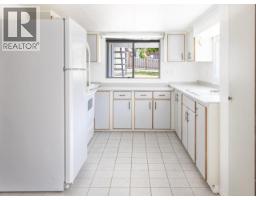 6892 Burnaby Street, Powell River, BC  Photo 32